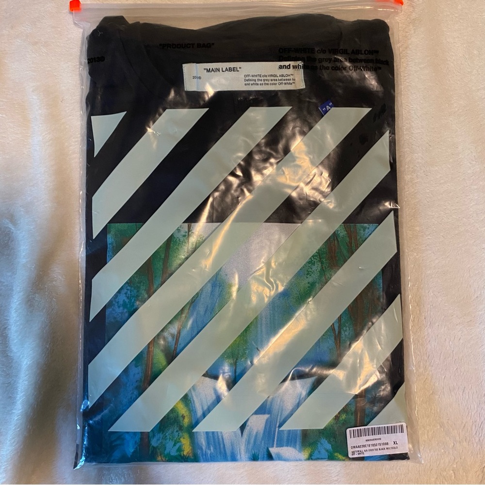 Off-White XL T-shirt WATERFALL S/S OVER TEE BLACK MULTICOLOR
OFF - WHITE